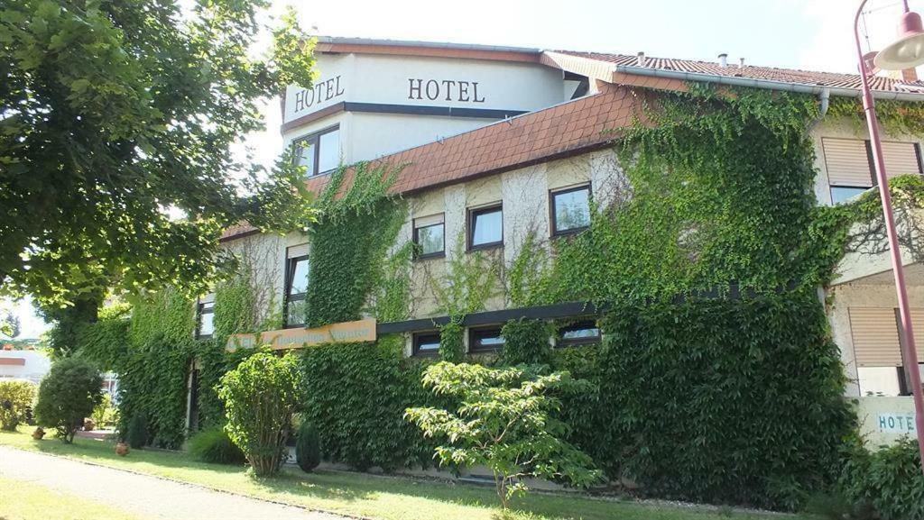 Hotel Filoxenia Am Deutschen Weintor Schweigen-Rechtenbach Kültér fotó